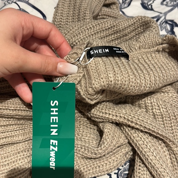 Cute and stylish hourglass figure sweater, perfect for the fall!! - Picture 4 of 4